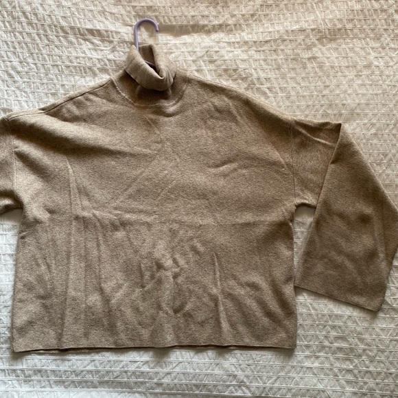 BRAND NEW Beautiful Turtleneck Sweater - Picture 1 of 4